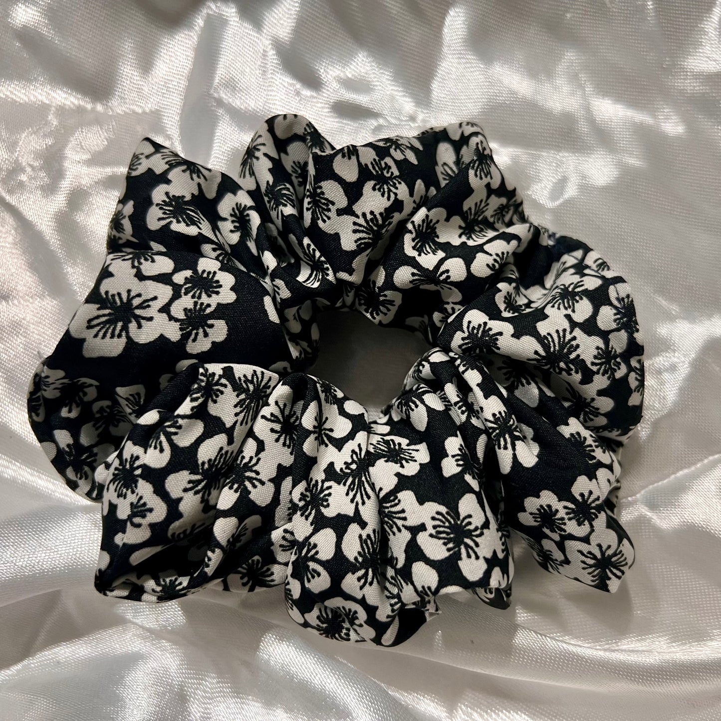 Black and white floral print - Cherry blossom style