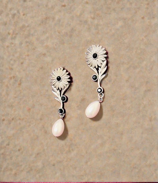 Vintage style black earrings